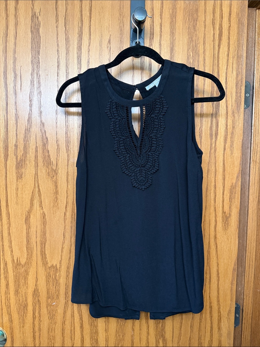 Daniel Rainn Black Sleeveless Embroidered Keyhole Camisole